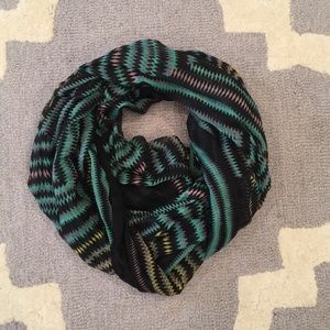 Pattered infinity scarf